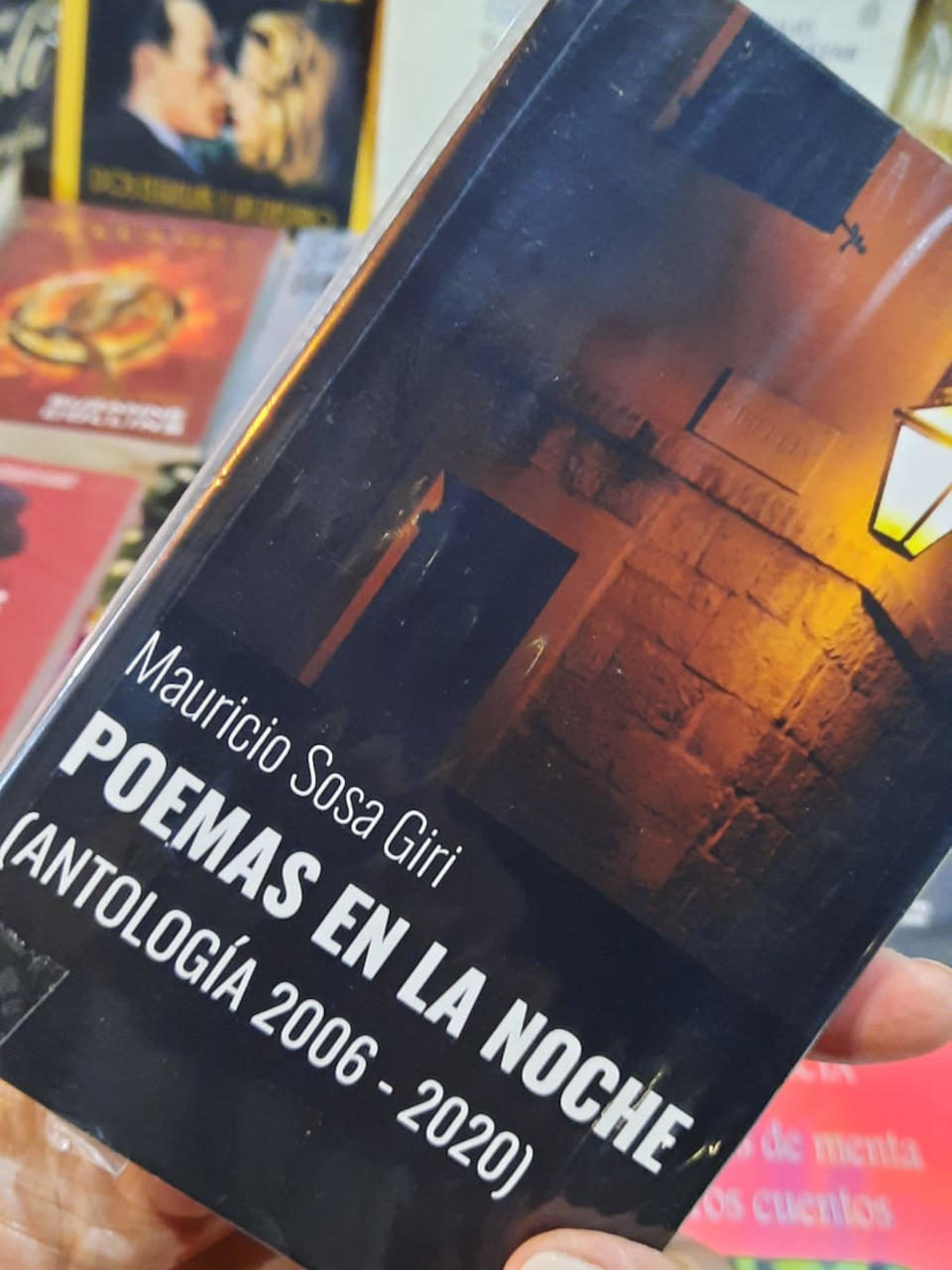 Detalle superior de la portada de Poemas en la noche